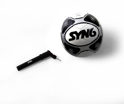 

SYN6 Excellent quality 6000 MATCH Football with pump, Size , Hand Stitched Ball Laminated with 4 layers of Polyester Cotton. Football - Size: (Pack of 1, Black