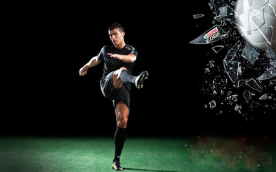 

KumkumArts Ronaldo Poster 12 x 18 Inch, HD Quality Image, Gloss Paper, Unframed, Qty 1 Paper Print(12 inch X 18 inch, Rolled)