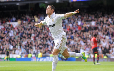 

KumkumArts Ronaldo Poster 12 x 18 Inch, HD Quality Image, Gloss Paper, Unframed, Qty 1 Paper Print(18 inch X 12 inch, Rolled)