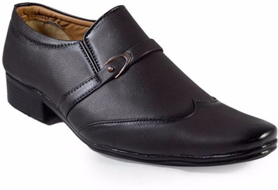 

MarcoUno BLACK FORMAL SHOES Slip On For Men(Brown