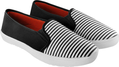 

Zapatoz Slip On Sneakers For Women(Black