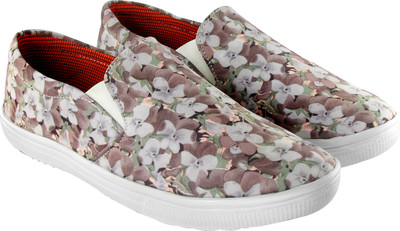 

Zapatoz Slip On Sneakers For Women(Multicolor, Black