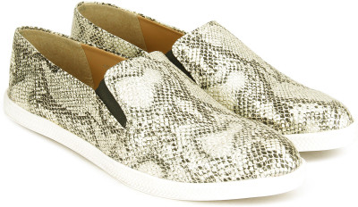 

Carlton London CLL-4014 Casual Shoes For Women(Black, Beige