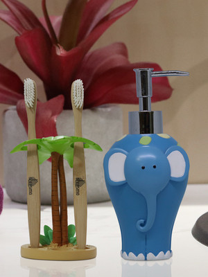 

Shresmo Shresmo Fusion Polyresin Soap or Lotion Dispenser with Toothbrush Holder, 2 Piece Bathroom Accessories, Gift Set Polyresin Bathroom Set(Pack of 2)