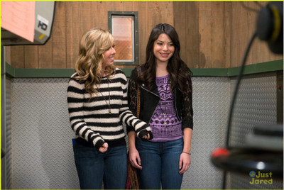 

TV Show ICarly Miranda Cosgrove HD Wall Poster Paper Print(12 inch X 18 inch, Rolled)