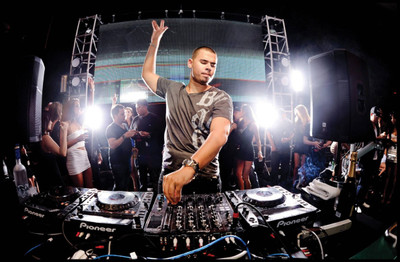 

Akhuratha DJ Afrojack Fine Quality Wall Poster Paper Print(12 inch X 18 inch, Rolled)