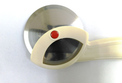 

Blue Birds WHEEL PIZZA CUTTER Wheel Pizza Cutter(Stainless Steel), Beige