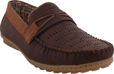 

TWIN FEET Brown Loafers Loafers For Men(Brown