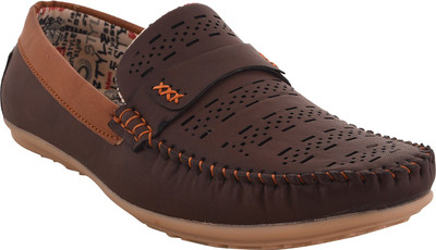 

TWIN FEET Brown Loafers Loafers For Men(Brown