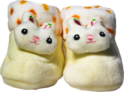 

Guchu E7-BT3-C Booties(Toe to Heel Length - 13 cm Cream)