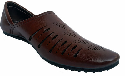 

Roopray Men Brown Sandals