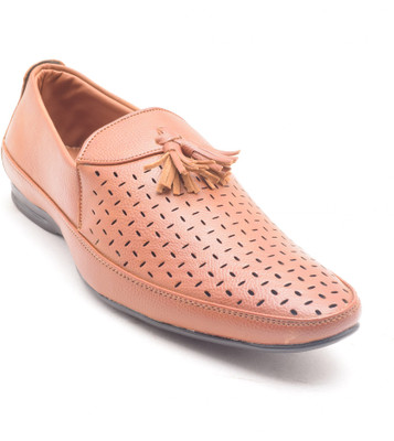 

Bunkeys Bunkeys Men's Brown Casuals Loafer Party Wear For Men(Brown