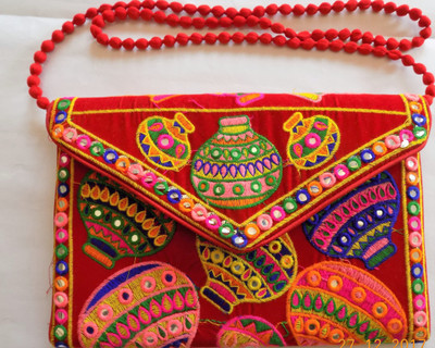 

ozone globle Party Red Clutch