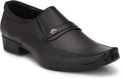 

BB LAA Brown Textured Slip on Slip On For Men(Black
