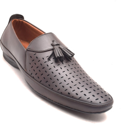 

Bunkeys Bunkeys Men's Brown Casuals Loafer Party Wear For Men(Brown