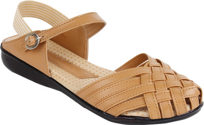 

Niremo Women beige Flats