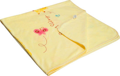 

Kiwi Text Print  Comforter(Polyester, Yellow