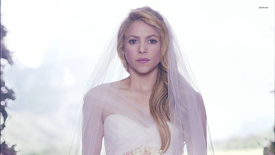 

Akhuratha Shakira Fine Quality Wall Poster Paper Print(12 inch X 18 inch, Rolled)