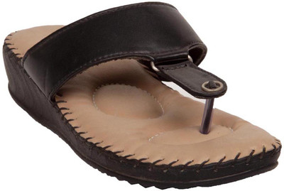 

Estatos Women Black Wedges