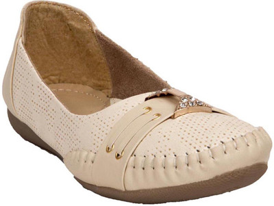 

Estatos Women Cream Bellies