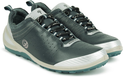 Woodland peacoat casual sneakers top