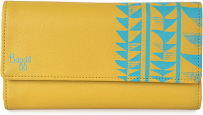 

Baggit Casual Yellow Clutch