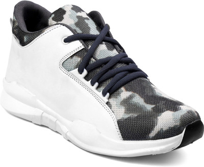 

Bacca Bucci Running Shoes For Men(Black, White