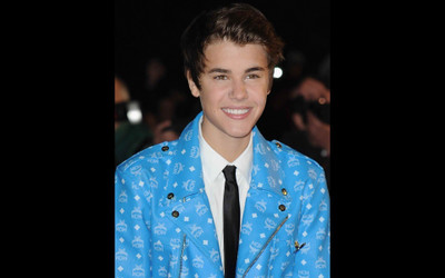 

Akhuratha -justin-biebers Wall Poster Paper Print(12 inch X 18 inch, Rolled)