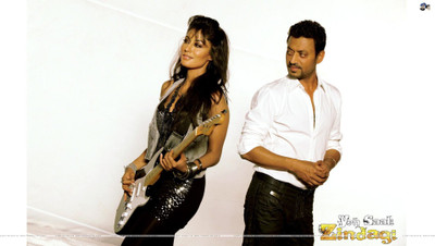 

Akhuratha zindagi-saali-movie-first-modern-review-release Wall Poster Paper Print(12 inch X 18 inch, Rolled)
