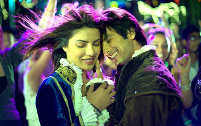 

Aabhaas priyanka-chopra-bollywood-movie-stills-teri-meri-kahaani-shahid-kapoor Wall Poster Paper Print(12 inch X 18 inch, Rolled)