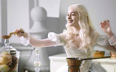 

Akhuratha anne-hathaway-blondes-women-movies-alice-in-wonderland Wall Poster Paper Print(12 inch X 18 inch, Rolled)