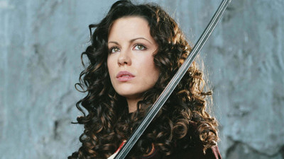 

Akhuratha movies-van-helsing-kate-beckinsale Wall Poster Paper Print(12 inch X 18 inch, Rolled)