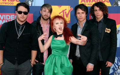 

hayley-williams-paramore-redheads-celebrity-tongue-singers-music-bands-bands-green-dress Wall Poster Paper Print(12 inch X 18 inch, Rolled)
