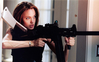 

Wall Poster a/angelina-jolie-screenshots-machines-mr.-and-mrs.-smith Paper Print(12 inch X 18 inch, Rolled)
