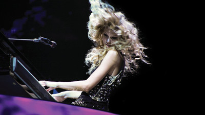 

Akhuratha taylor-swift-blondes-women-music-celebrity-singers Wall Poster Paper Print(12 inch X 18 inch, Rolled)