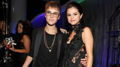 

Akhuratha selena-gomez-justin-bieber-backstage Wall Poster Paper Print(12 inch X 18 inch, Rolled)