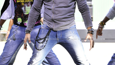 

Akhuratha -stills-julayi-movies-actor Wall Poster Paper Print(12 inch X 18 inch, Rolled)