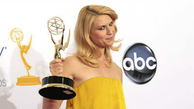 

Akhuratha actor-highlights-awards-emmy-claire-danes Wall Poster Paper Print(12 inch X 18 inch, Rolled)