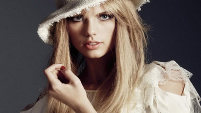 

Akhuratha taylor-swift-music--paers Wall Poster Paper Print(12 inch X 18 inch, Rolled)