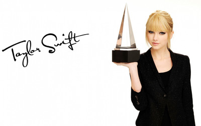 

taylor-swift-actresss-singer-alison-cel-s-music Wall Poster Paper Print(12 inch X 18 inch, Rolled)