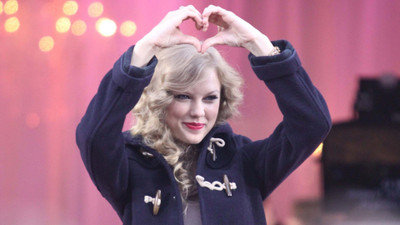 

taylor-swift-blondes-women-music Wall Poster Paper Print(12 inch X 18 inch, Rolled)