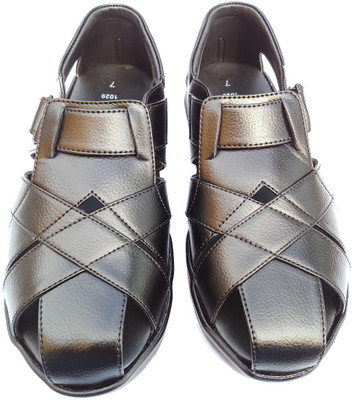 

Lavister Men Black Casual