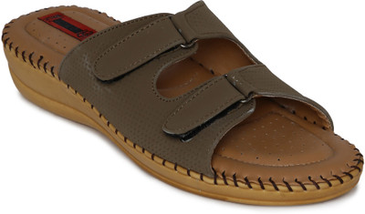 

1 WALK Women Khaki Flats