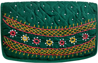 

Belladona Party Green Clutch