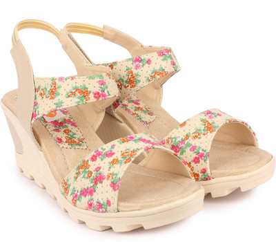 

Digni Women Cream Wedges