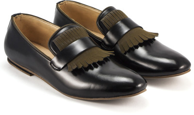 

DeVEE Charismatically Appealing Black Casuals For Men(Black