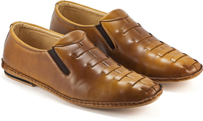 

DeVEE Arbitrarily Determined Tan Casuals For Men(Tan