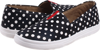 

Zapatoz Zapatoz Perfect Stylish Casual Black & White Mocassin Sneaker Shoes for Women Slip On Sneakers For Women(Black, White