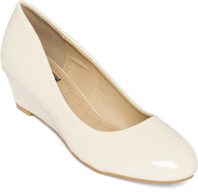 

Flat n Heels Women Beige Wedges