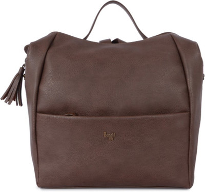 

Baggit L PLUGGIN Y G LOMBARDY BROWN (BROWN) L 5 L Backpack(Brown)